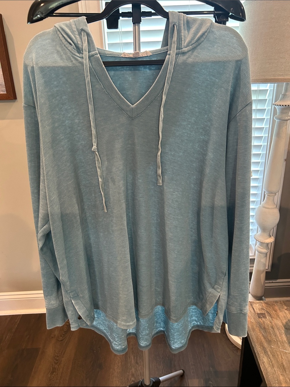 Jane and Delancey V-Neck Hoodie Sweater in Light Blue Size 2XL / Not Thick!